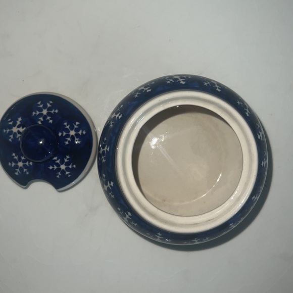 Boleslawiec Sugar Bowl with Snowflake Pattern - Picture 6 of 8